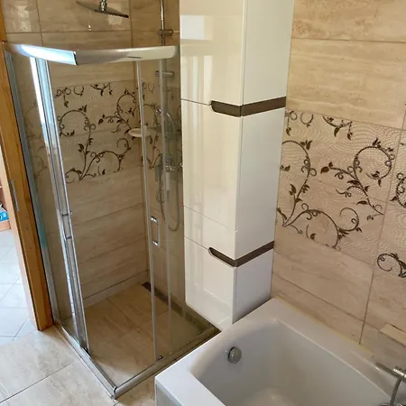 Lägenhet Ezo Apartmanhaz Balatonberény