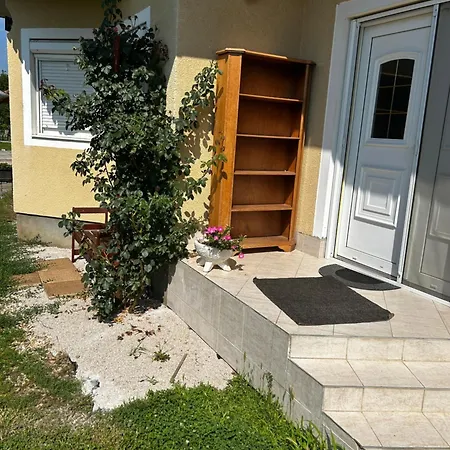 Ezo Apartmanhaz Апартаменты *