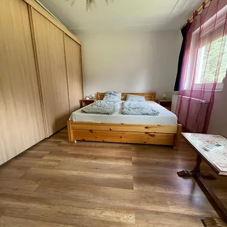 Lägenhet Ezo Apartmanhaz Balatonberény
