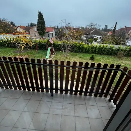 Ezo Apartmanhaz Балатонберень