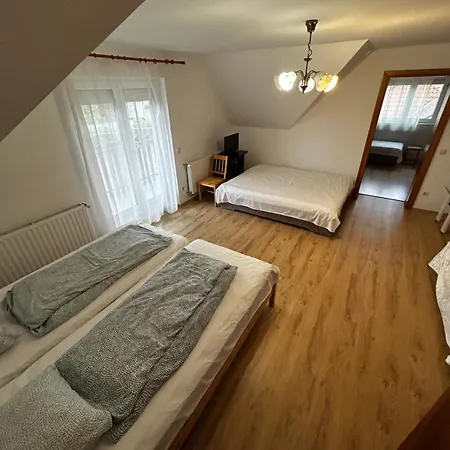 Ezo Apartmanhaz *